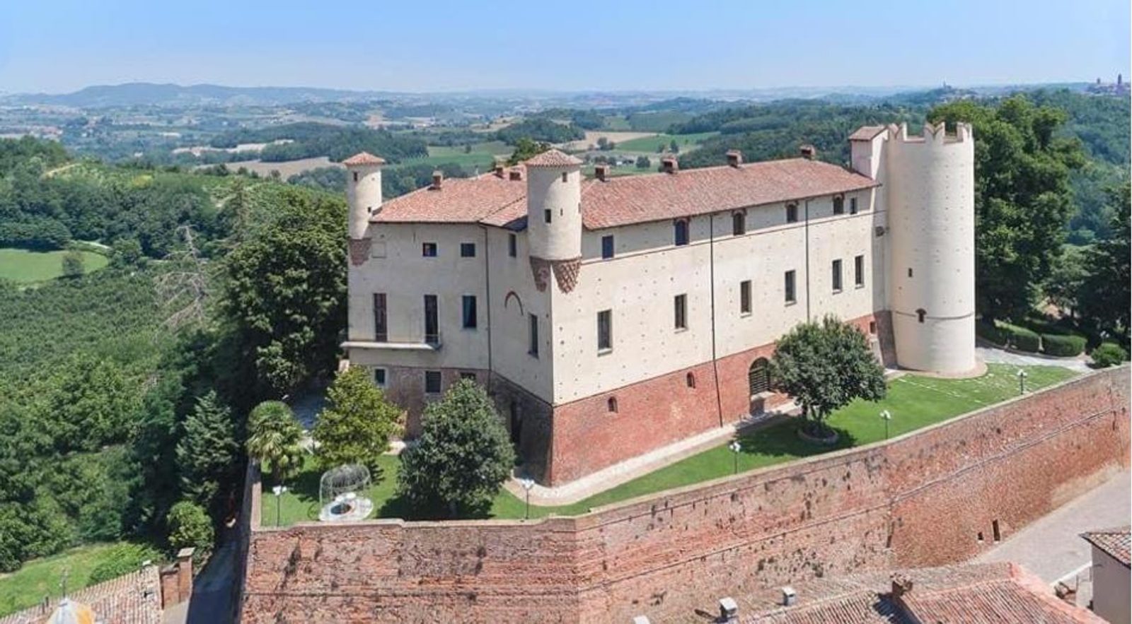 Cortanze, in the Monferrato hills near Bric del Vento