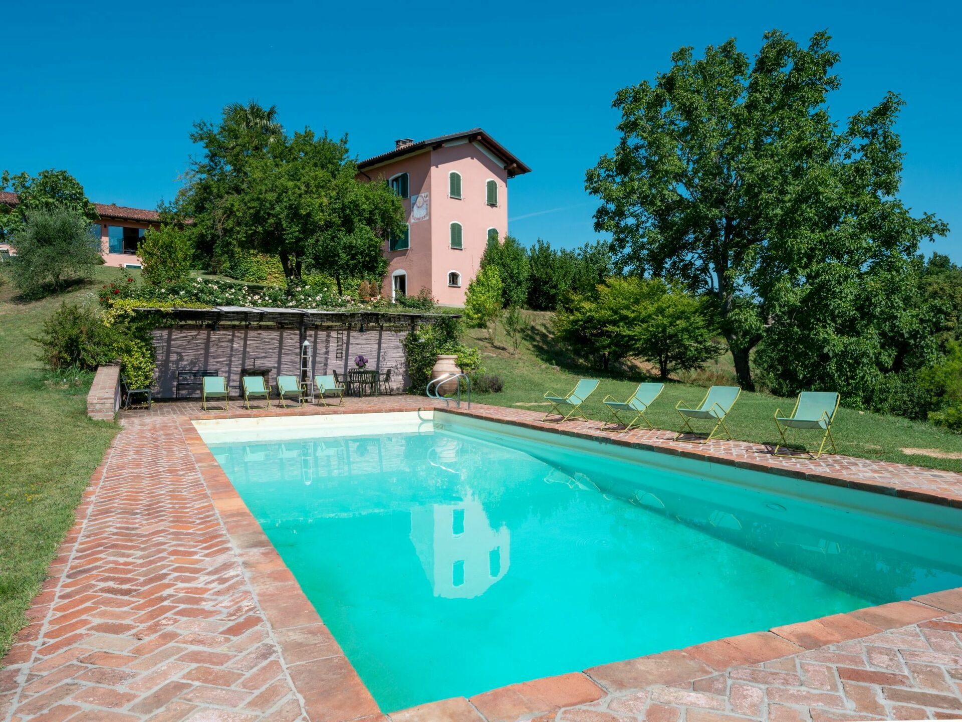 Bric del Vento, the whole villa